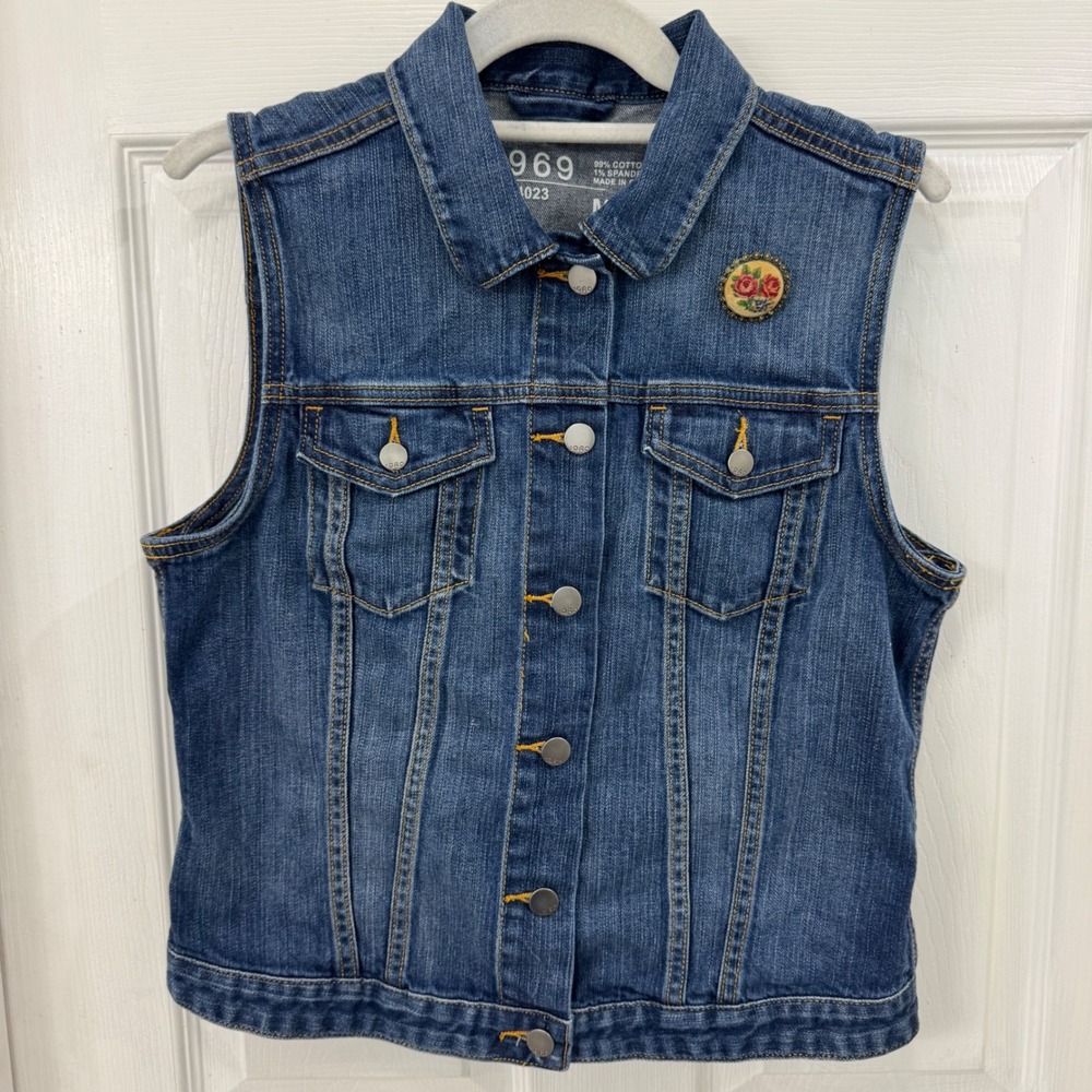 Gap 1969 Denim Vest Womens Medium Blue Jean Trucker Jacket Sleeveless Floral Pin